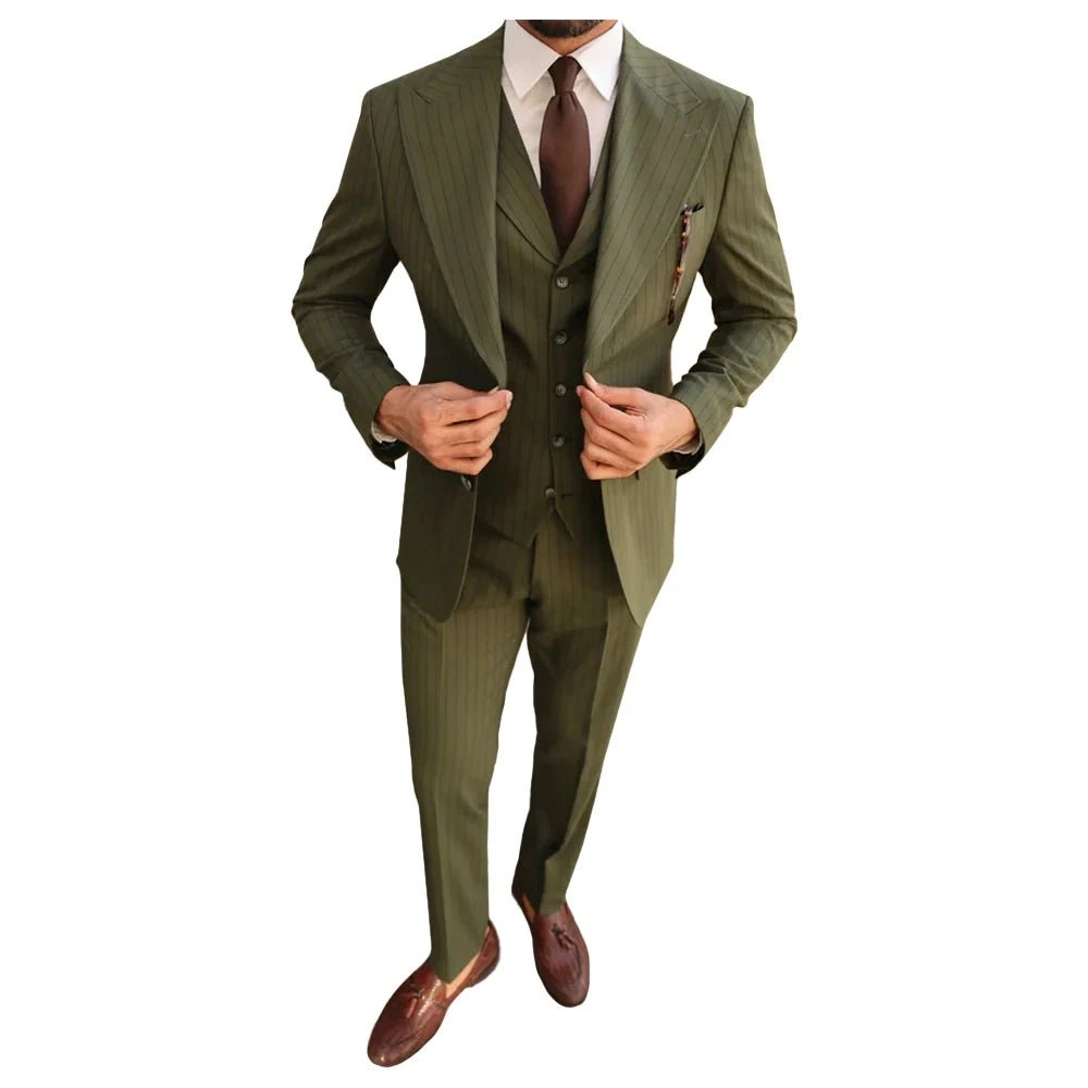 "Rúin Seachtmibheanna Green Stripe Suit - An Seanchamh Síoraí" (优质绿条西装 - 雄伟的绅士)